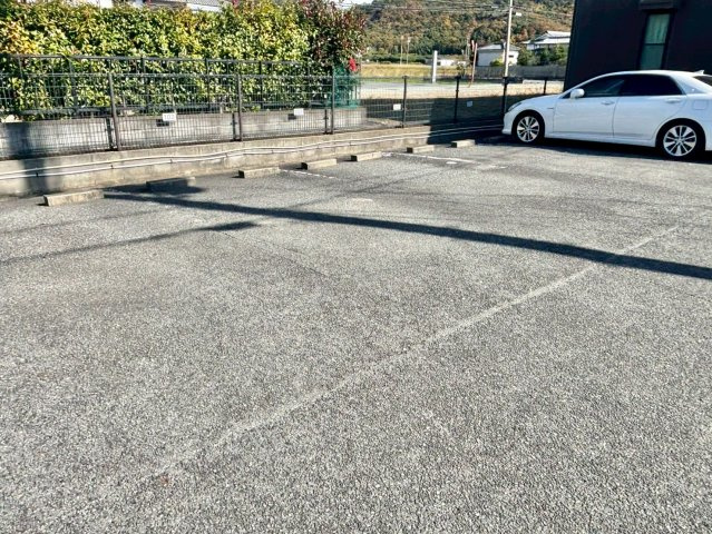 シャトルSの駐車場