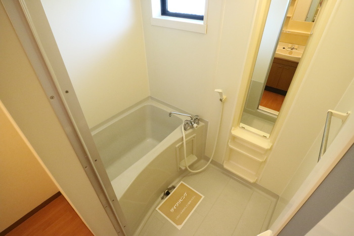 シャトルSの浴室