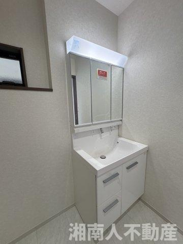 小田原市栢山　新築一戸建ての独立洗面台|独立洗面化粧台が付いています