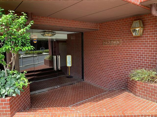 港区南青山１丁目の賃貸マンションのエントランス| 