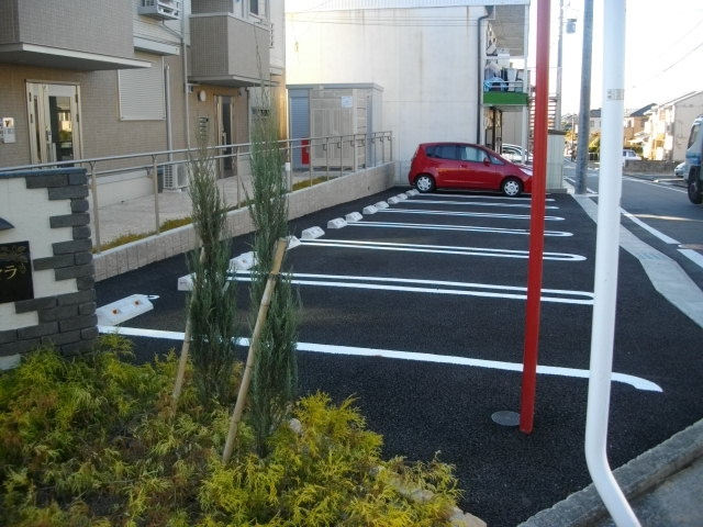 ウィングヴィラの駐車場