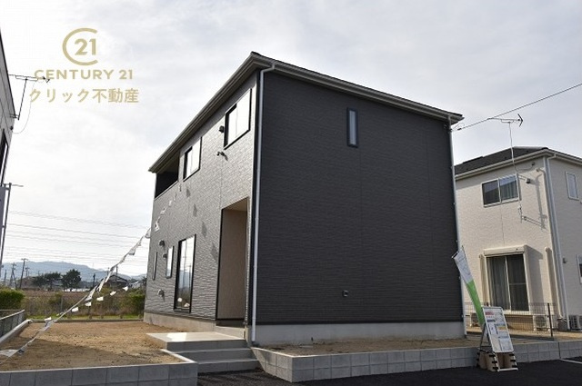 Cradlegarden　 高萩市高浜町　第2　2の外観|高萩駅徒歩13分。東小徒歩15分。高萩中徒歩6分。
周辺は商業施設充実で生活利便性◎
海岸まで徒歩8分。お散歩にも◎な海が身近にある暮らしです。