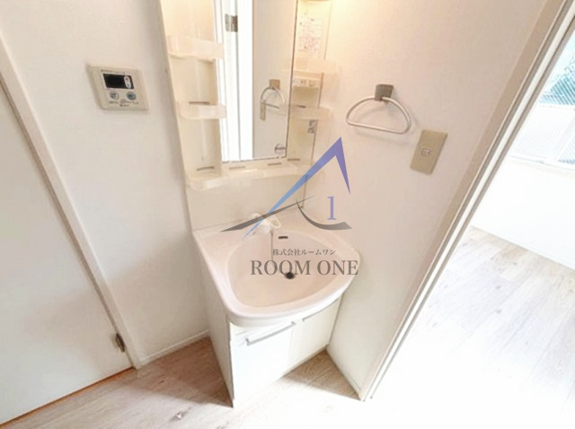 パーシモンハイムアネックスの洗面所|独立洗面台です。