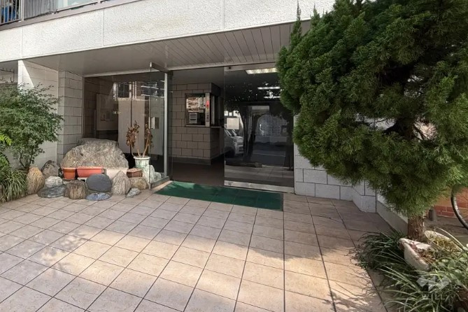 パレスハイツ京橋のエントランス