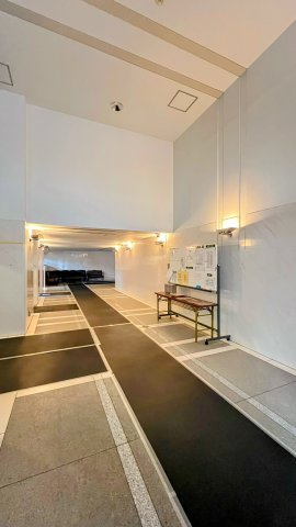 夙川グランドハイツのロビー