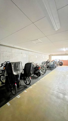 夙川グランドハイツの駐輪場