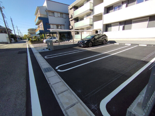 アベニールの駐車場