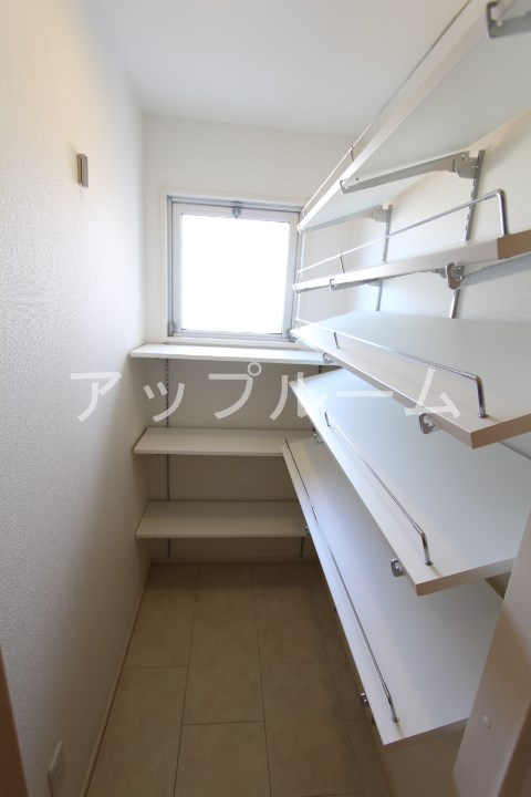ファミール柏原の収納