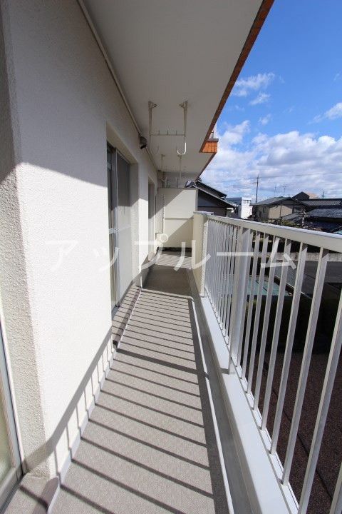 ファミール柏原のバルコニー