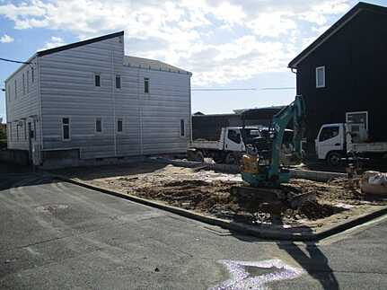 広島市佐伯区美の里2丁目　新築一戸建て(全2棟)の前面道路含む現地写真