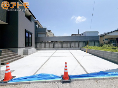 【駐車場】 | 富士宮市宮原5期　新築戸建て　4号棟 | 3台並列駐車可能！ゆったりスペースで、駐車も楽ちん♪