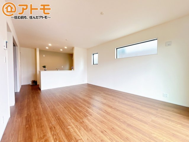 【居間・リビング】 | 富士宮市宮原5期　新築戸建て　4号棟 | 家具の配置でゾーニングが可能です♪