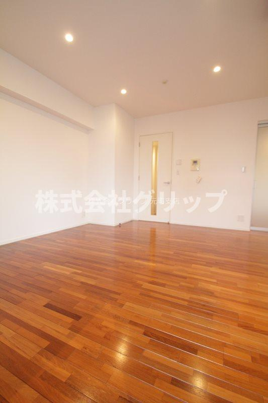 ドゥーエ横濱桜木町の居間・リビング
