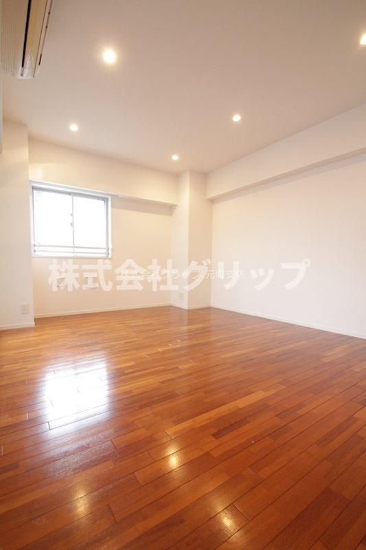 ドゥーエ横濱桜木町の居間・リビング