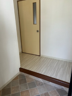 近藤マンションの玄関