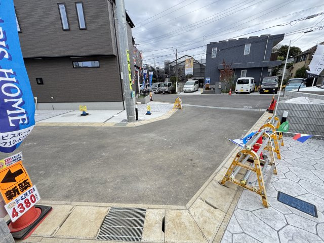 市川市本北方３丁目新築戸建【若宮小学校：7分】の前面道路含む現地写真|中央開発道路