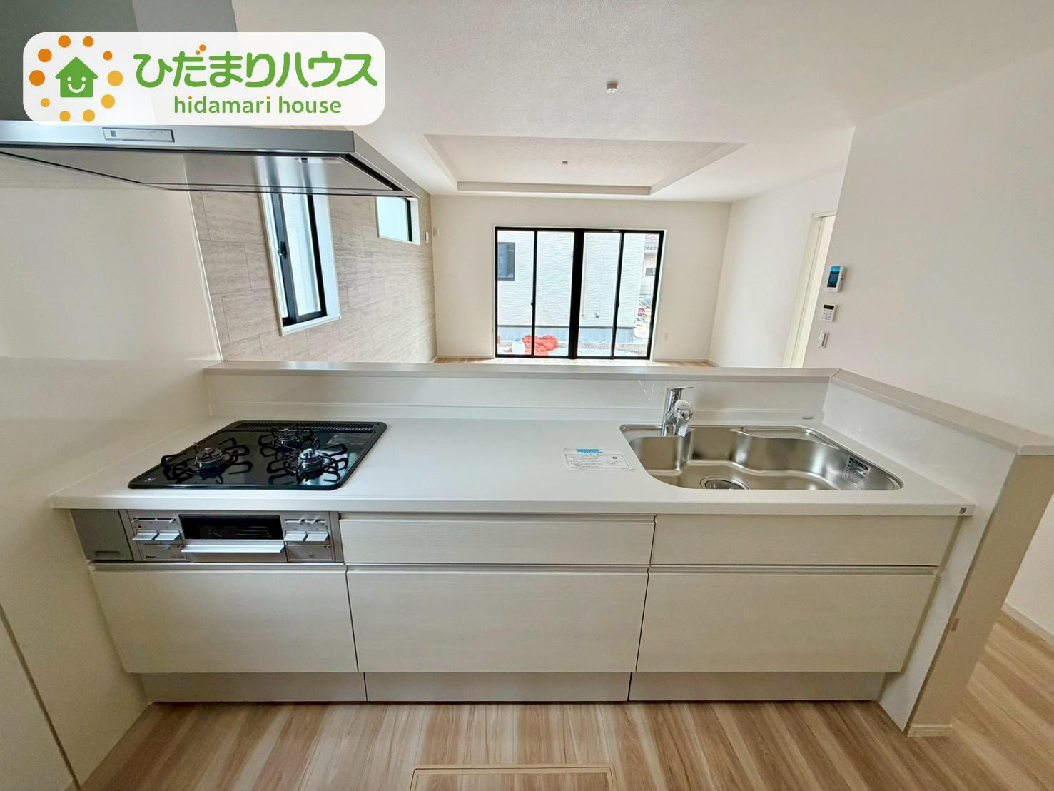 野田市山崎22期　新築戸建　1号棟のキッチン|リビングを見渡せるキッチンはお子様を見ながらでも料理が出来て安心ですね☆							
