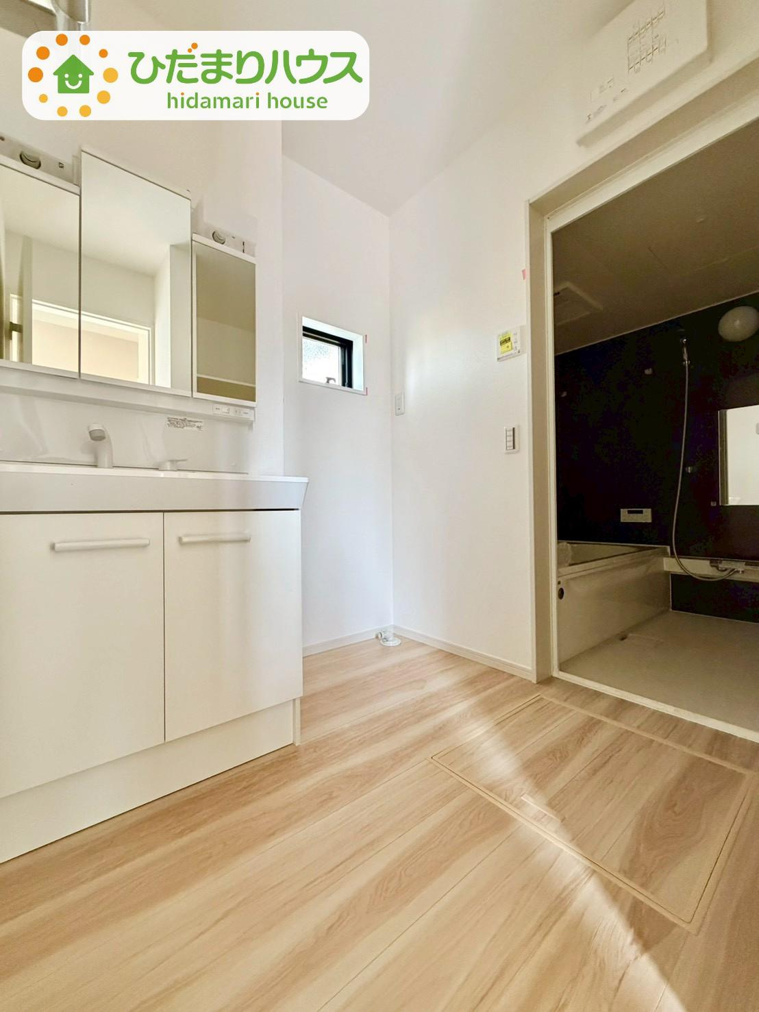 野田市山崎22期　新築戸建　1号棟の独立洗面台|ゆったりとした洗面所で、忙しい朝の支度もストレスなくできますね♪							
