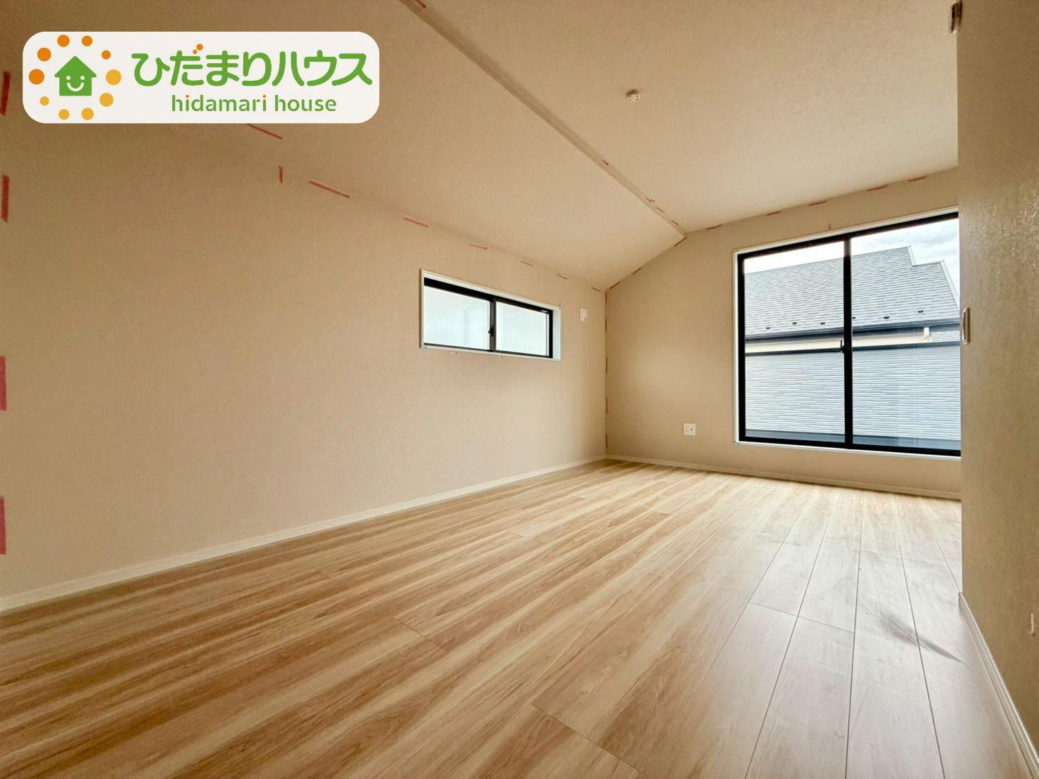 野田市山崎22期　新築戸建　1号棟の洋室|バルコニーに面していて、たっぷり光りの入る明るい主寝室です！							
