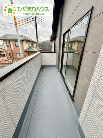 野田市山崎22期　新築戸建　1号棟のバルコニー|広々としたバルコニーは、大量の洗濯物を干しても余裕！お布団だって、家族全員分をいっきに干せますね(^O^)							
