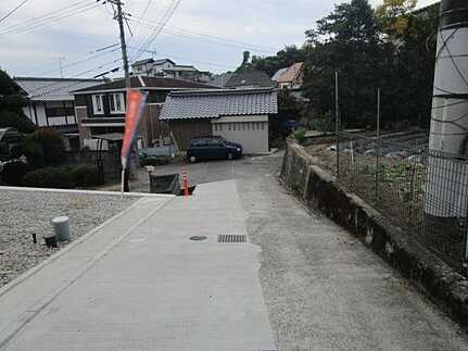 広島市安佐南区大町西1丁目　新築一戸建て(全3棟)の前面道路含む現地写真