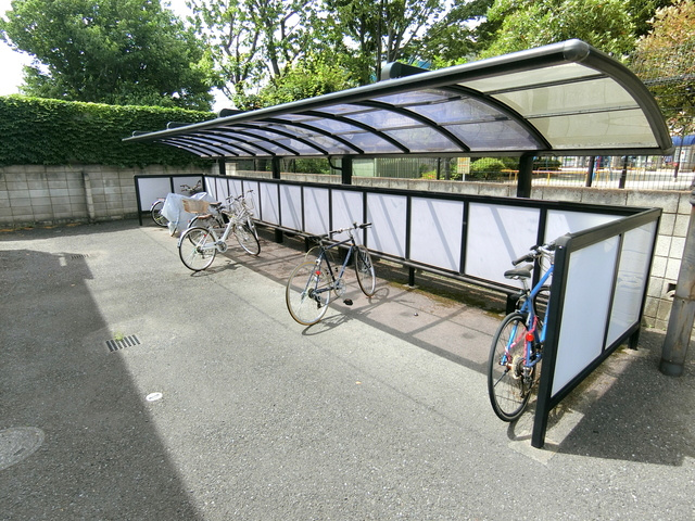 メゾンプライム富士見ヶ丘のその他共用部分|★屋根付きの駐輪場★
