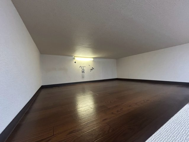 アミティエ山手の洋室