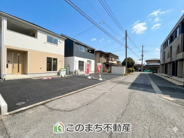 CRADLEGARDEN日光市吉沢第2　1号棟の前面道路含む現地写真|前面道路は広々としてます！運転が苦手な方でもお車の出し入れ簡単で安心です☆
