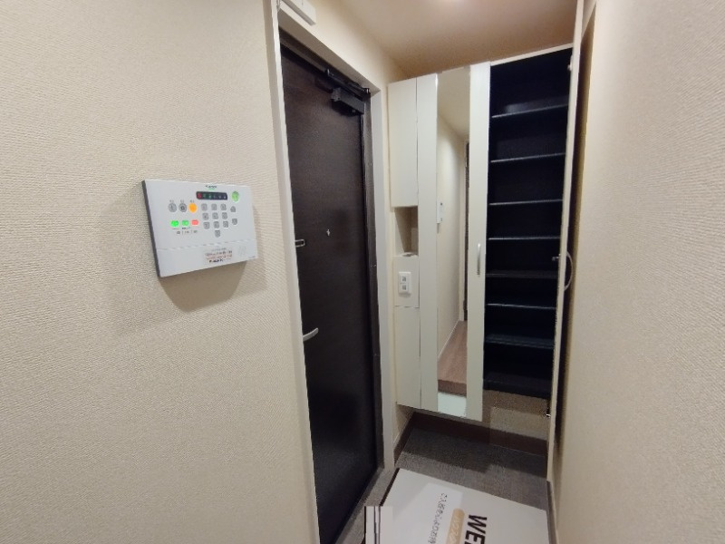 リバーサイドメゾンの玄関