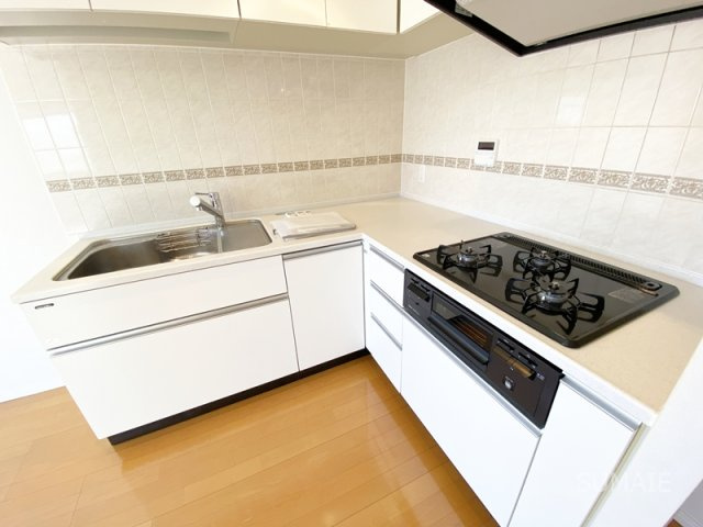 LaSante浦和常盤公園のキッチン|ガスコンロ設置済みのL字キッチン！
