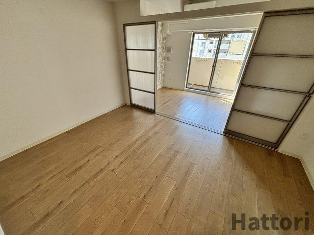 セレニテ新大阪カルムの居間・リビング