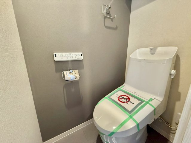 アンバサダー三軒茶屋のトイレ|ウォシュレット付きのトイレはいつも快適！

現地ご見学希望・資料請求などお気軽にお問い合わせ下さい！
03-5990-5201