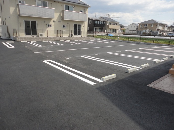 ネオシャトー A棟の駐車場|駐車場