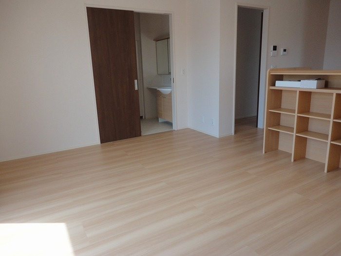 ネオシャトー A棟の居間・リビング|LDK14.7帖