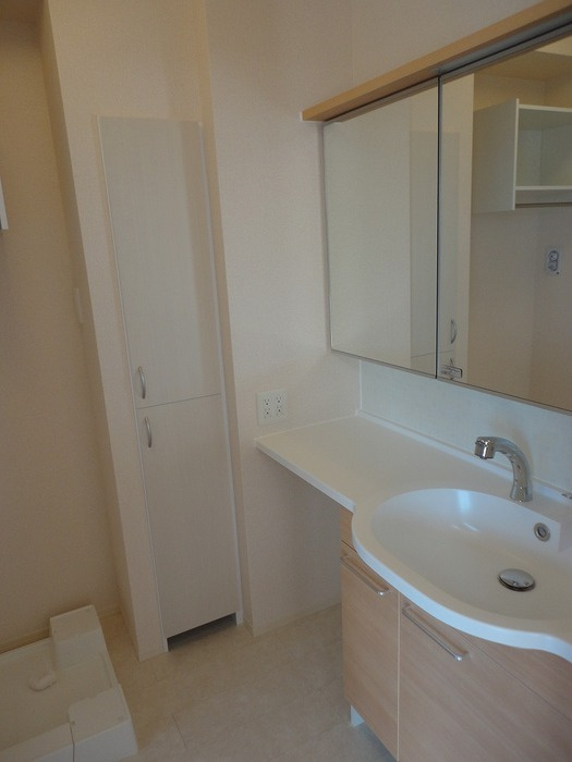 ネオシャトー A棟の独立洗面台|洗髪洗面化粧台