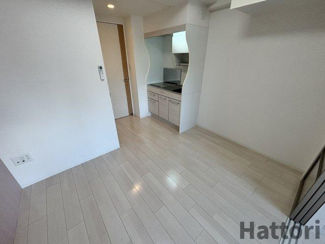 セレニテ新大阪カルムの居間・リビング