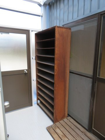 茨坪貸事務所の玄関