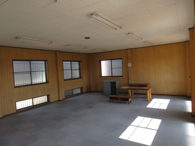 茨坪貸事務所の内装