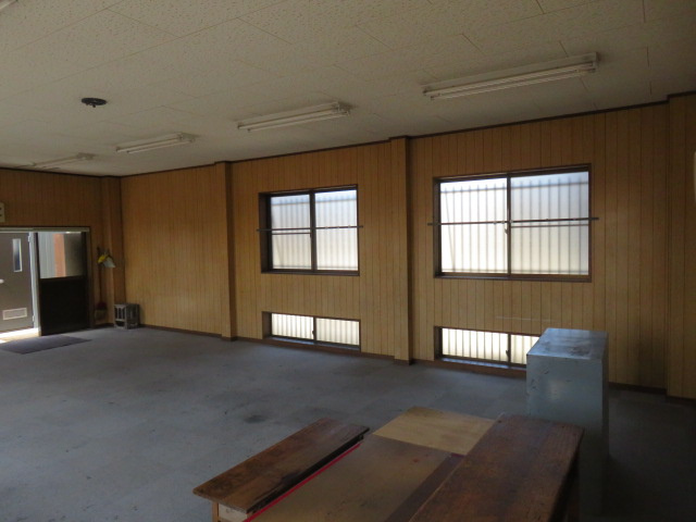 茨坪貸事務所の内装