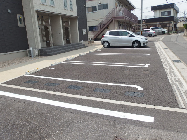 コンフォート辻の駐車場