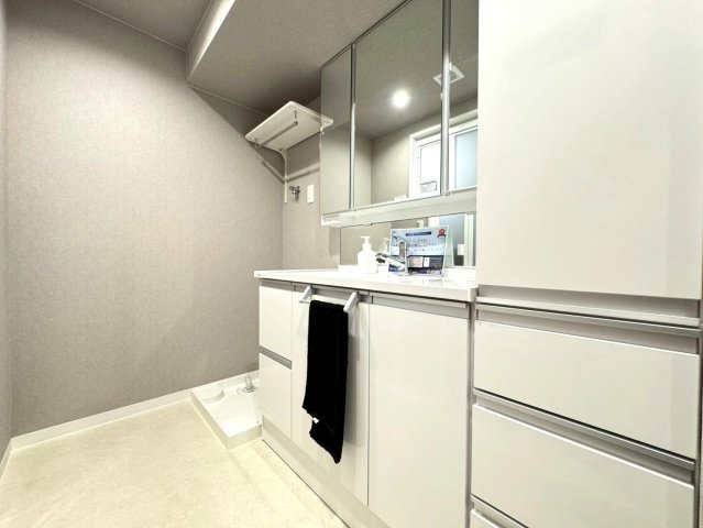 地下鉄東野駅徒歩３分の駅近マンション◆８階部分リフォーム済み３ＬＤＫ住戸◆進和山科ハイライフの独立洗面台|洗面化粧台