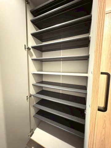 地下鉄東野駅徒歩３分の駅近マンション◆８階部分リフォーム済み３ＬＤＫ住戸◆進和山科ハイライフの収納|シューズボックス