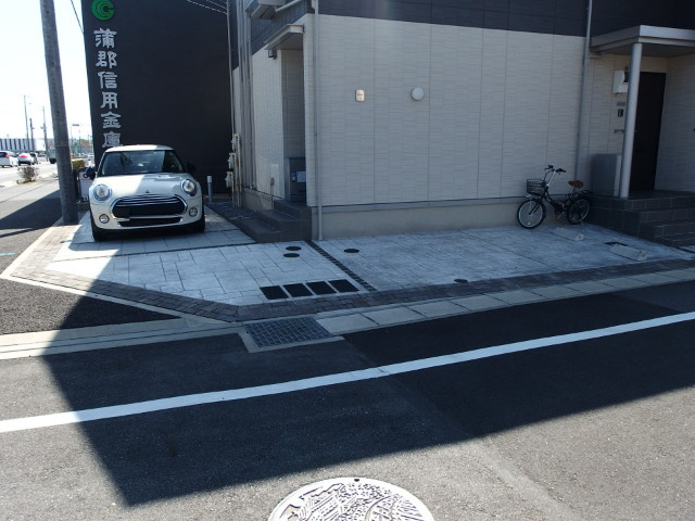 サンメゾン柱の駐車場