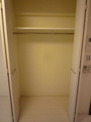 【収納】 | ブレシア多摩川レジデンス | 奥行きもしっかりあるクローゼットです