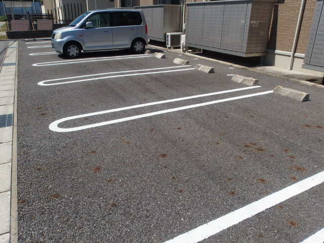 ルーチェ（北野町）の駐車場