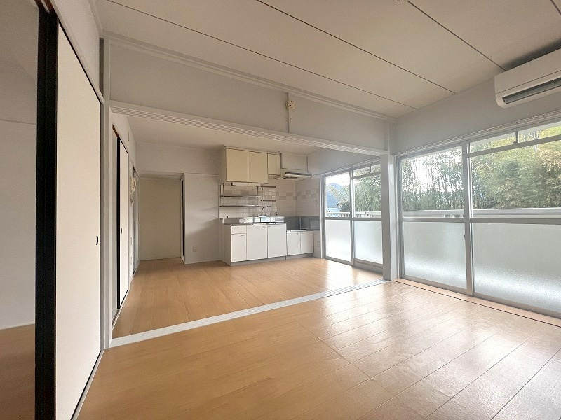 御所市大字多田の賃貸マンションの居間・リビング