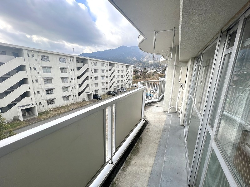 御所市大字多田の賃貸マンションのバルコニー