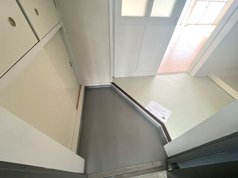 御所市大字多田の賃貸マンションの玄関