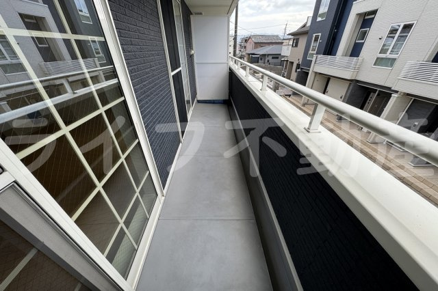 クリスタルガーデンリリーのバルコニー|お洗濯にも便利なバルコニー付き
