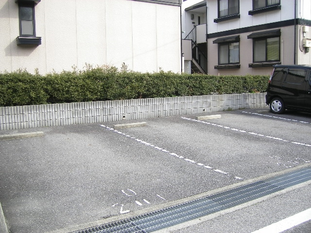 サンハイツセジュールＤの駐車場